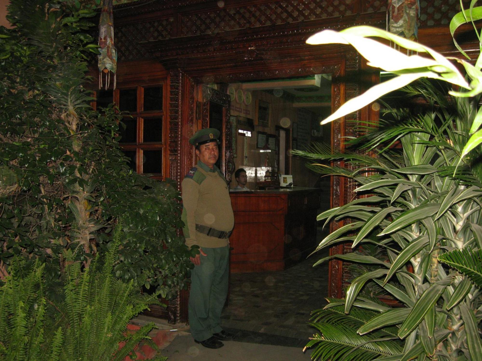 Hotel Metropolitan Kantipur Катманду Екстериор снимка