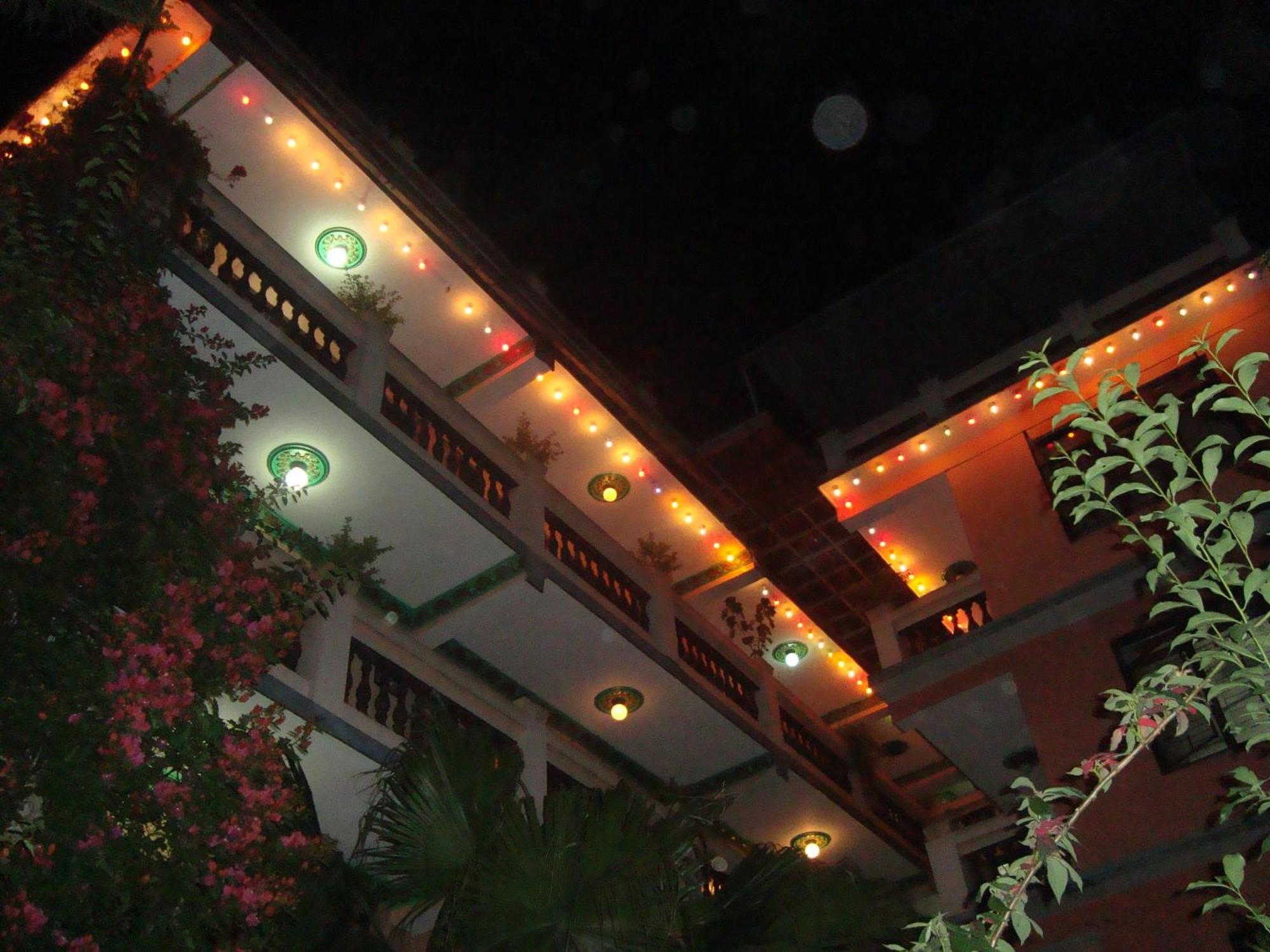 Hotel Metropolitan Kantipur Катманду Екстериор снимка