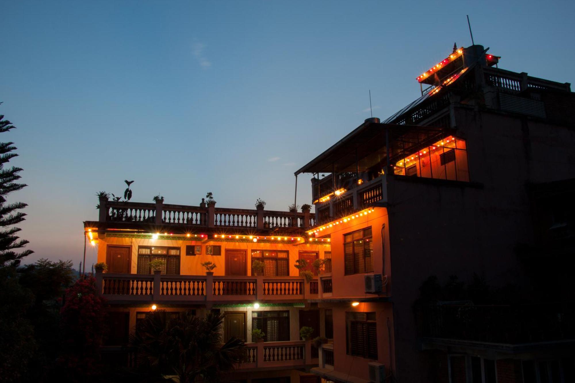 Hotel Metropolitan Kantipur Катманду Екстериор снимка