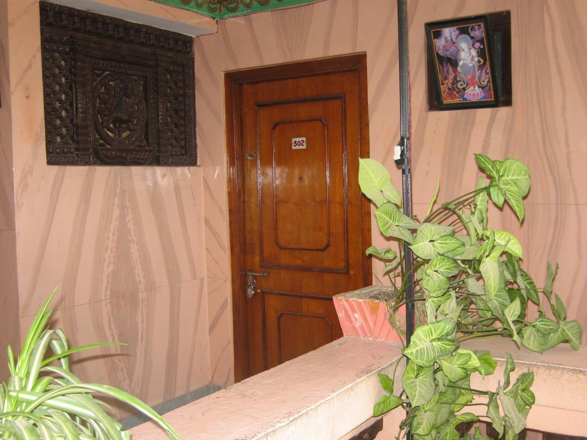 Hotel Metropolitan Kantipur Катманду Екстериор снимка