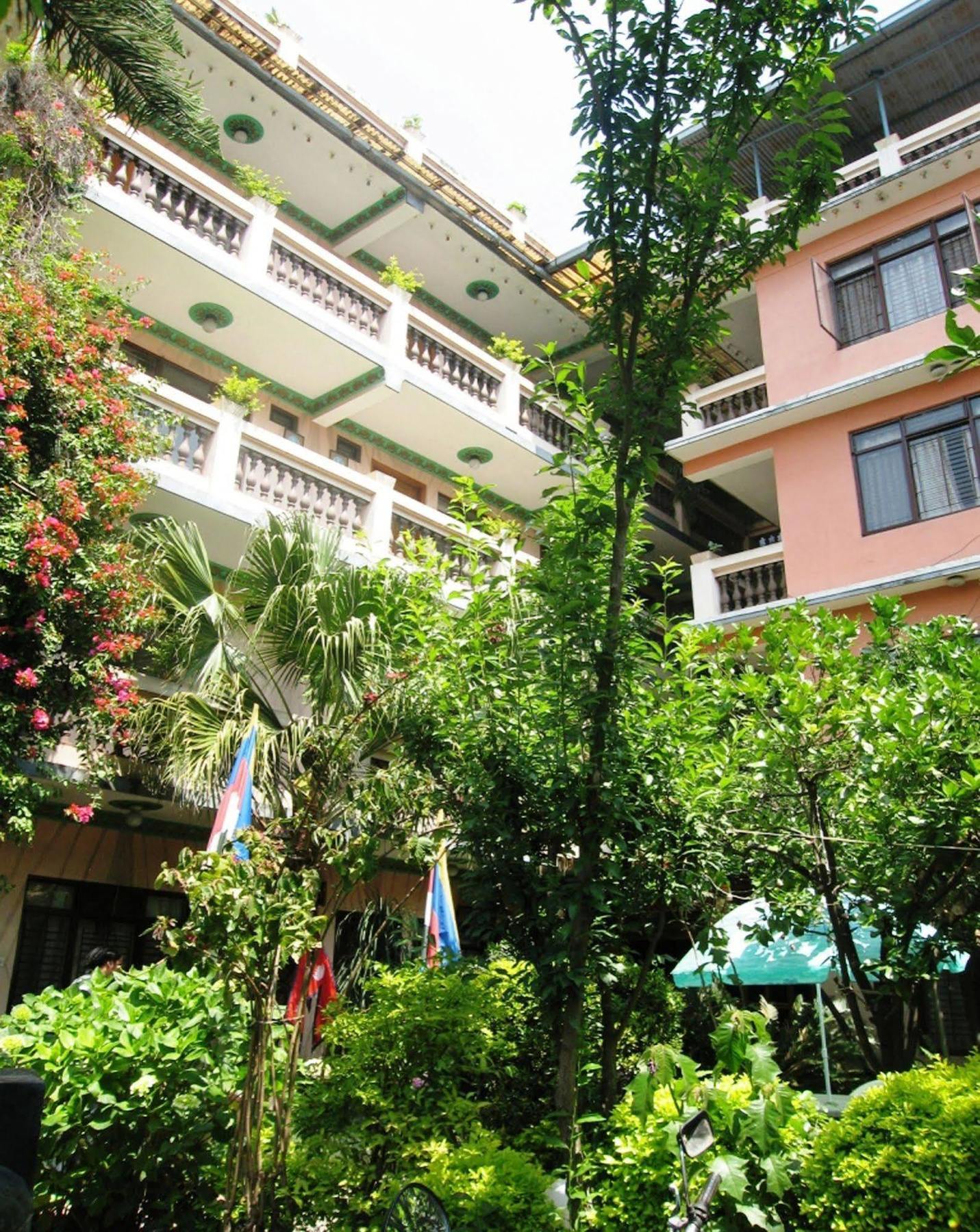Hotel Metropolitan Kantipur Катманду Екстериор снимка