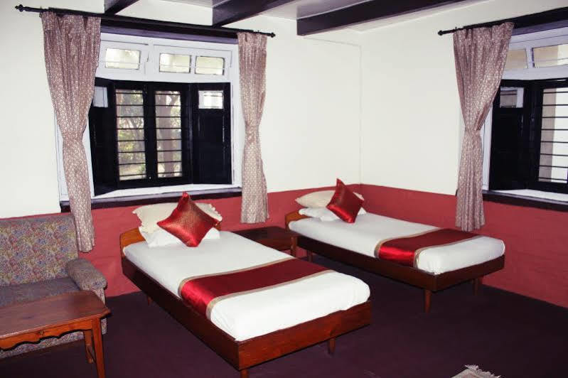 Hotel Metropolitan Kantipur Катманду Екстериор снимка
